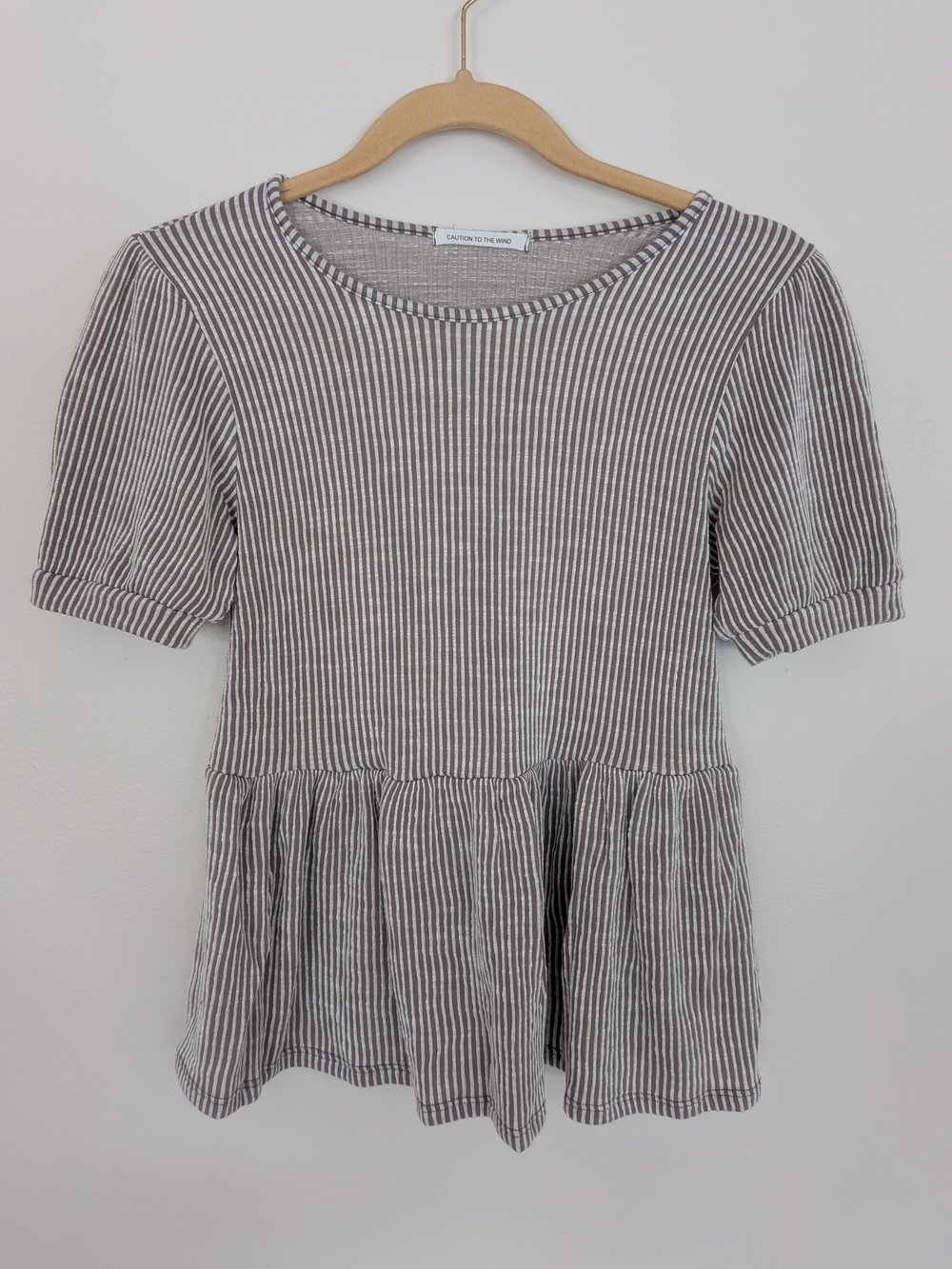 Gray White Striped Short Sleeve Peplum Top Tunic Casual Knit Blouse M